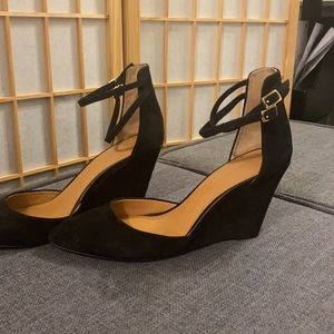 Black suede wedges! Bans Republic.